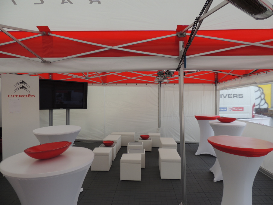Catering-Zelt mit EXPO-tent und Zeltboden in dunkelgrau Catering-Zelt mit EXPO-tent und Zeltboden in dunkelgrau